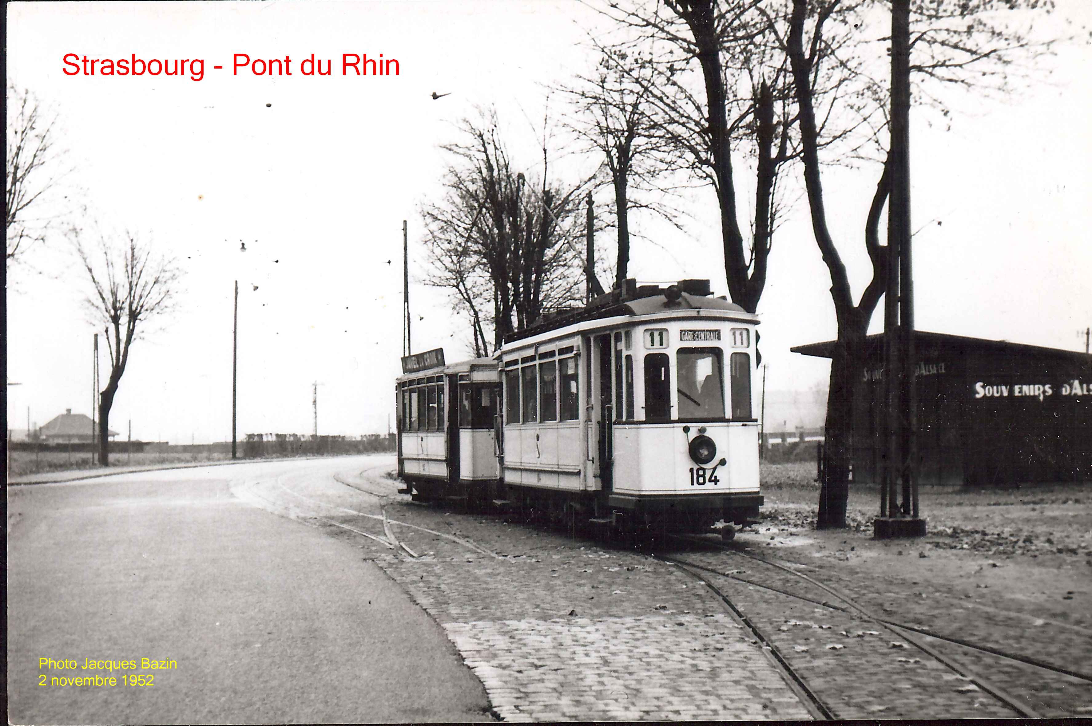 Motrice n° 184 et une remorque au Pont du Rhin.